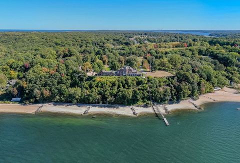 Photo of 31 Fort Hill Dr, Lloyd Harbor, NY 11743 (MLS # 11716662)