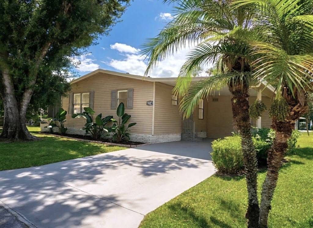 Photo of 316 South Edgewater Drive, Plant City, FL 33565 (MLS # 11679804)