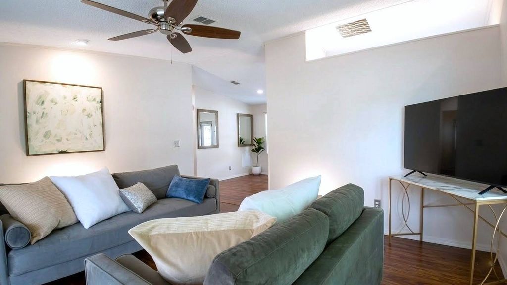 Photo of 316 South Edgewater Drive, Plant City, FL 33565 (MLS # 11679804)