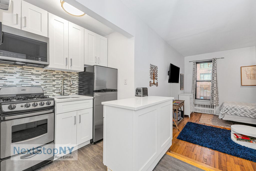 Photo of 425 East 78th Street #3A, New York, NY 10021 (MLS # 11662915)