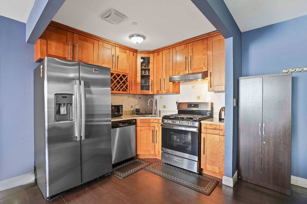 Photo of 311 Saint Nicholas Avenue #3H, Ridgewood, NY 11385 (MLS # 11664854)