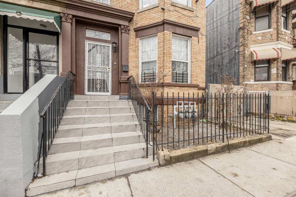 Photo of 621 Faile St, Bronx, NY 10474 (MLS # 11669558)