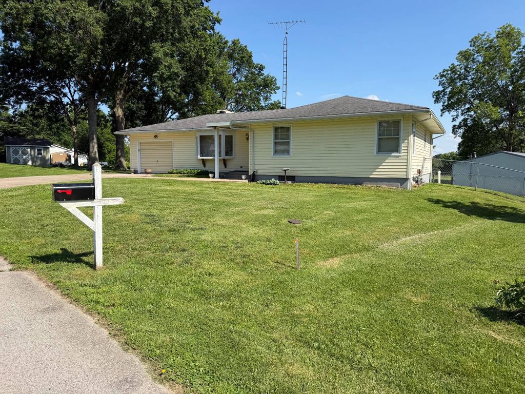 Photo of 113 Melody Ln, Salisbury, MO 65281 (MLS # 11848810)