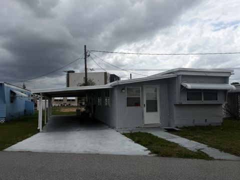 Photo of 535 Empire Ave, Lakeland, FL 33815 (MLS # 11687111)