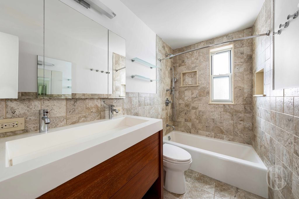 Photo of 33 East End Avenue #7C, New York, NY 10028 (MLS # 11660993)