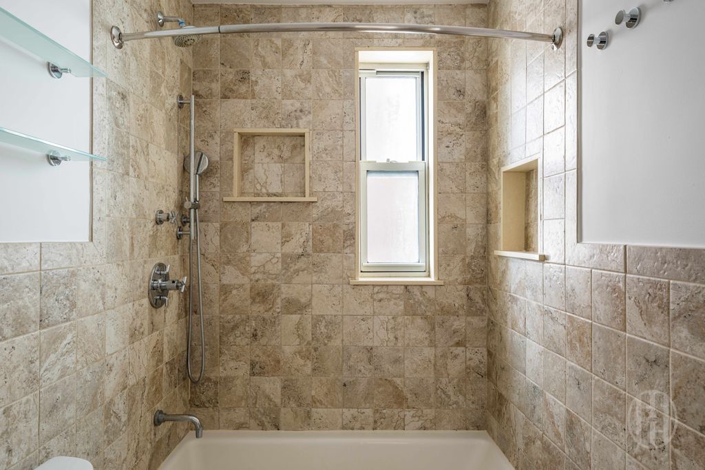 Photo of 33 East End Avenue #7C, New York, NY 10028 (MLS # 11660993)