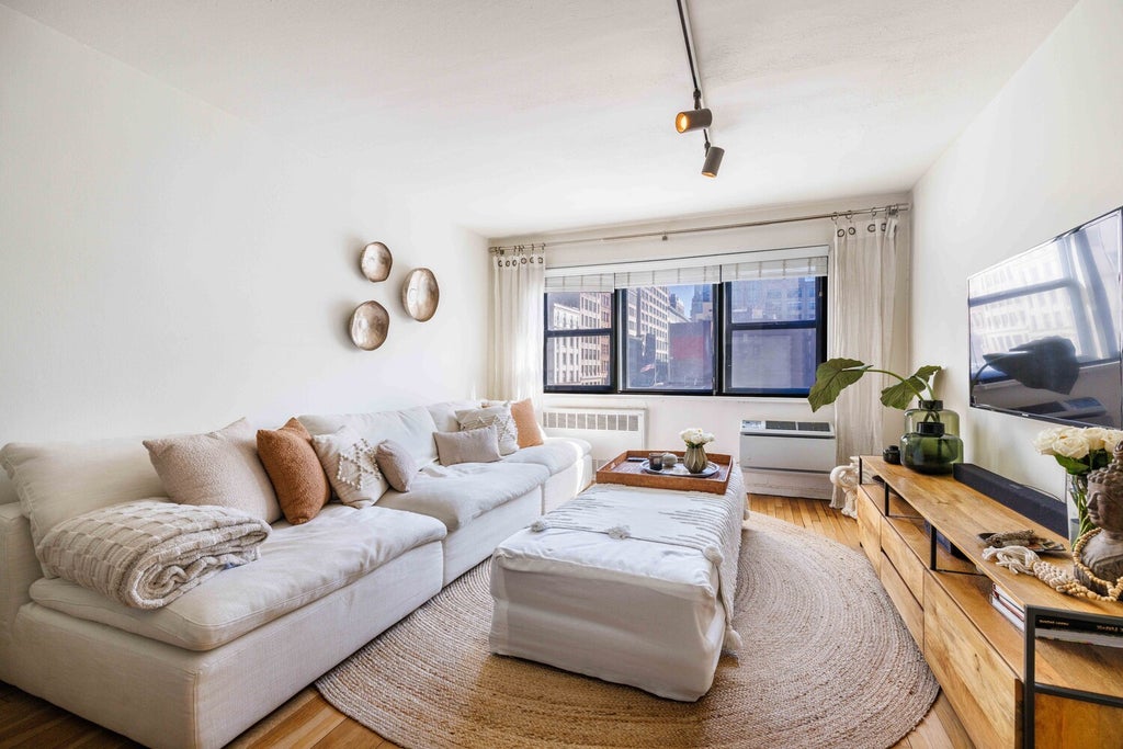 Photo of 140 Seventh Avenue #5G, New York, NY 10011 (MLS # 11818594)
