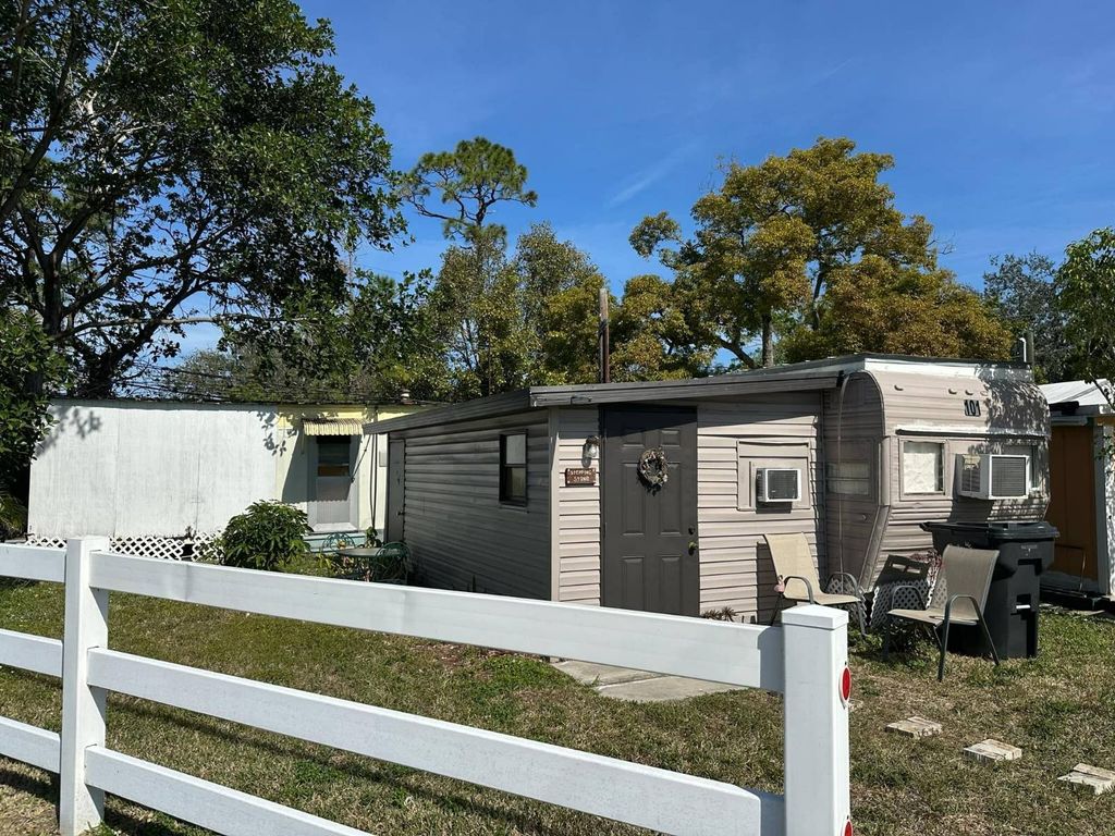 Photo of 5701 Haines Rd N Rd #101, St. Petersburg, FL 33714 (MLS # 11683396)