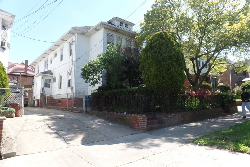 Photo of 15110 85th Dr, Briarwood, NY 11432 (MLS # 11742248)