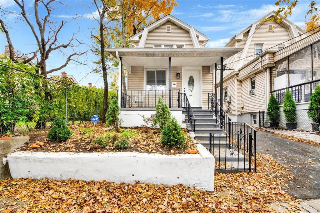 Photo of 4411 Edson Ave, Bronx, NY 10466 (MLS # 11608840)