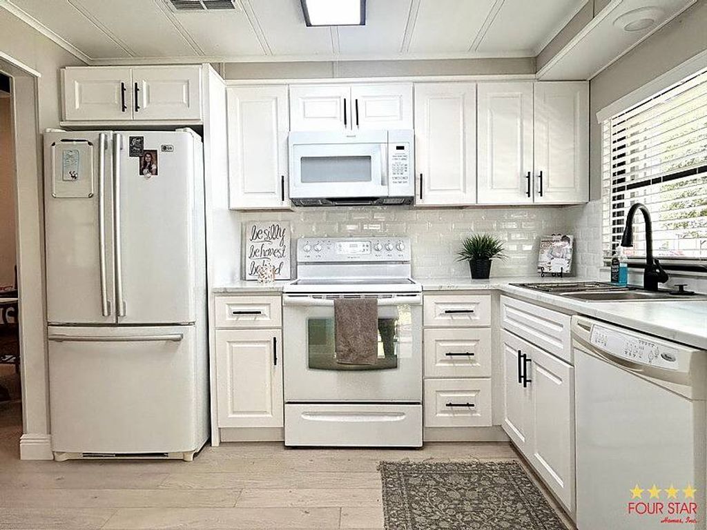 Photo of 28944 Hubbard St #72, Leesburg, FL 34748 (MLS # 11739960)