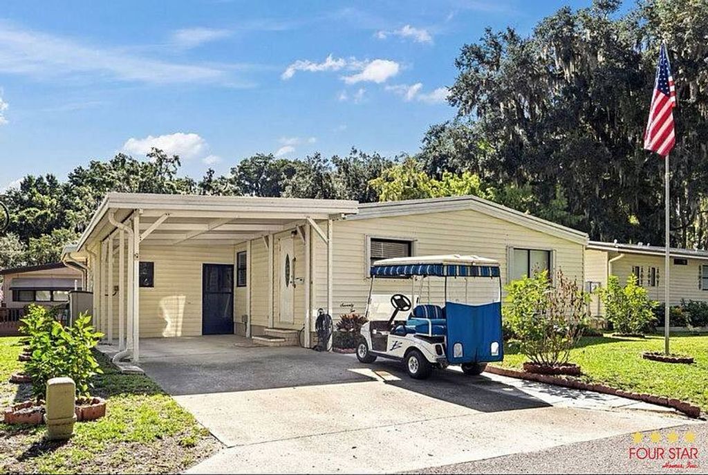 Photo of 28944 Hubbard St #72, Leesburg, FL 34748 (MLS # 11739960)