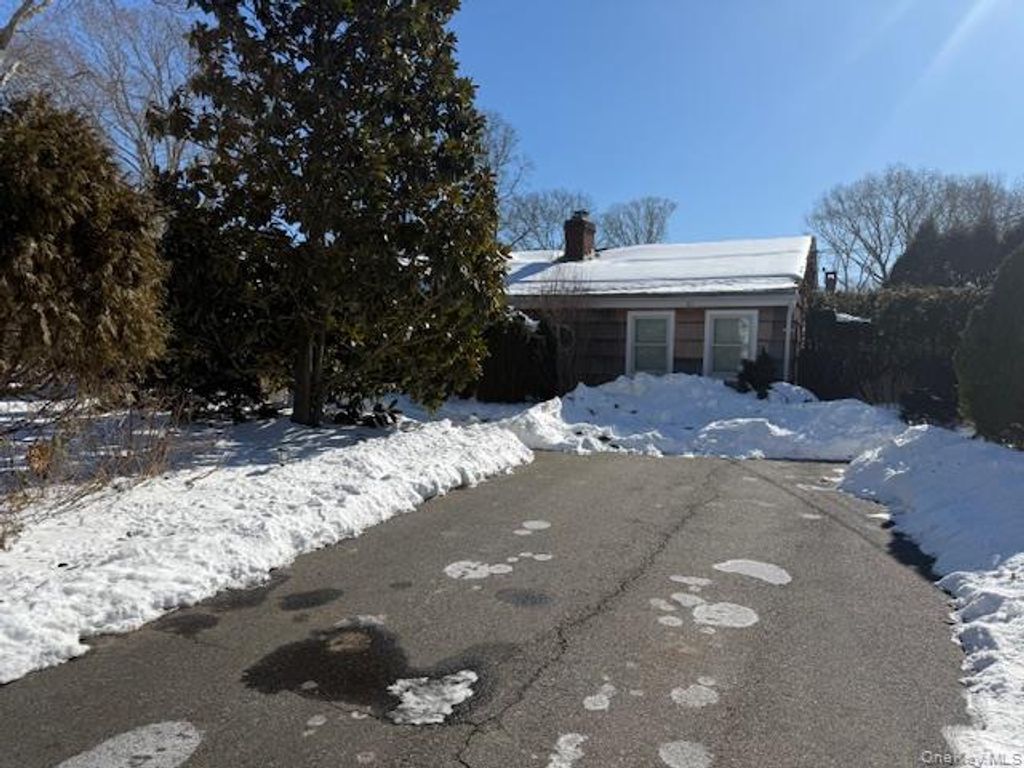 Photo of 40 Roman Road, Southampton, NY 11968 (MLS # 11652076)