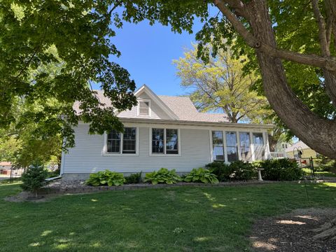 Photo of 2106 College ST, Elk Horn, IA 51531 (MLS # 11745757)