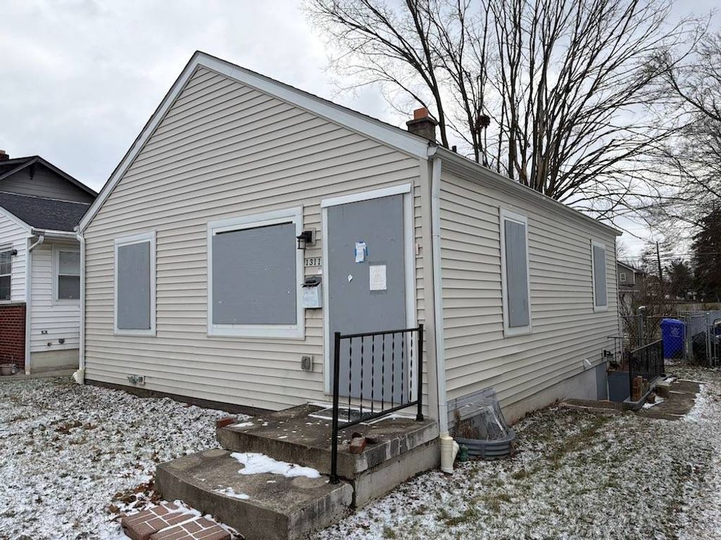 Photo of 1311 E Weber Rd, Columbus, OH 43211 (MLS # 11622619)