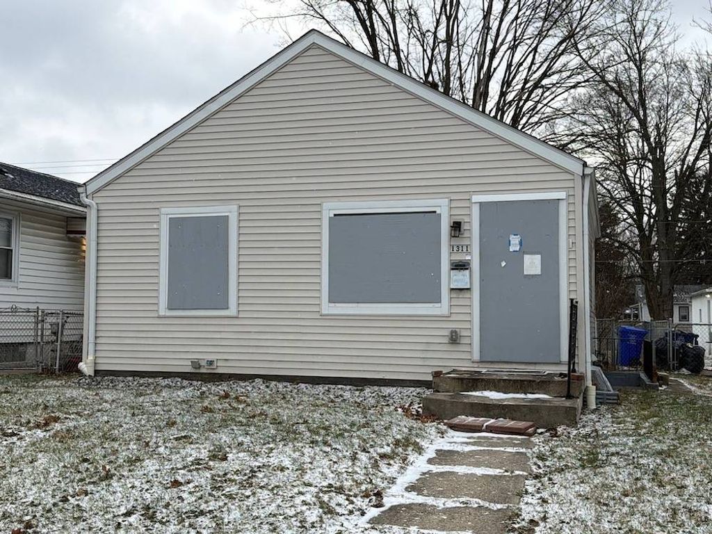 Photo of 1311 E Weber Rd, Columbus, OH 43211 (MLS # 11622619)