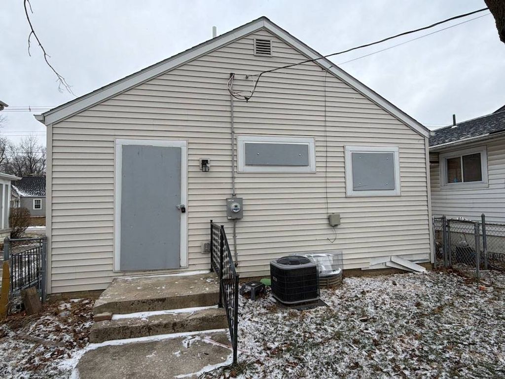 Photo of 1311 E Weber Rd, Columbus, OH 43211 (MLS # 11622619)