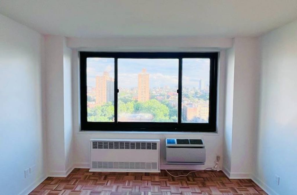 Photo of 185 Hall St #PH 1706, Brooklyn, NY 11205 (MLS # 11774522)