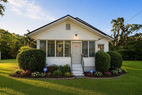 Photo of 3763 Stuart St, Apopka, FL 32703 (MLS # 11737991)