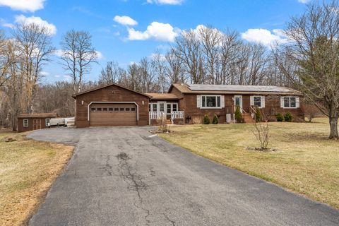 Photo of 1128 Green Corners, Amsterdam, NY 12010 (MLS # 11675573)