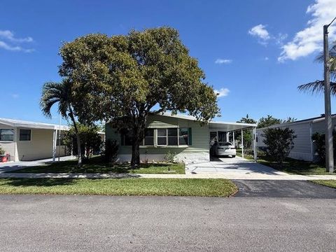 Photo of 11335 SW 13th Street, Davie, FL 33325 (MLS # 11693281)