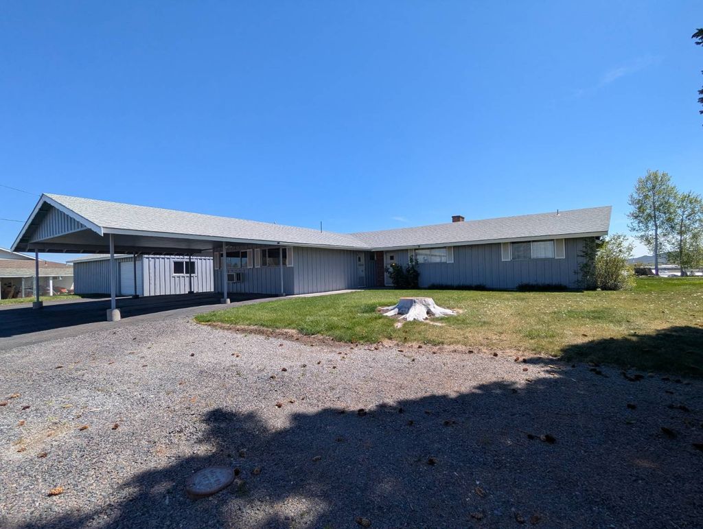 Photo of 1517 Hillcrest Drive, Burns, OR 97720 (MLS # 11745710)