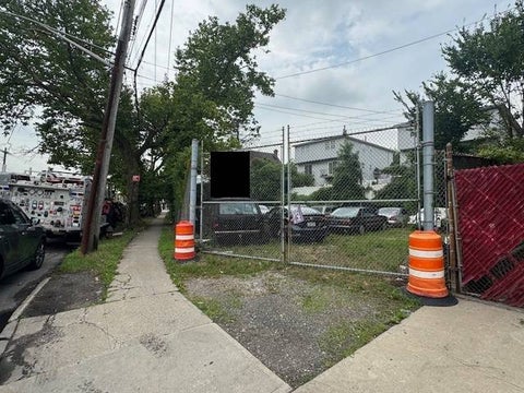 Photo of 1406 Richmond Ave, Staten Island, NY 10314 (MLS # 11818960)