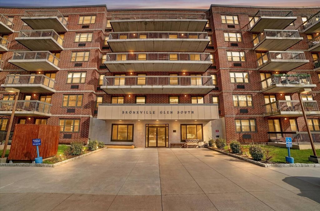 Photo of 1376 Midland Ave #810, Bronxville, NY 10708 (MLS # 11683430)