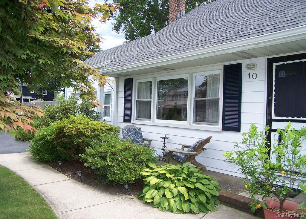 Photo of 10 Clarence Street, Copiague, NY 11726 (MLS # 11622417)