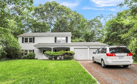 Photo of 40 Seabrook Lane, Stony Brook, NY 11790 (MLS # 11779178)