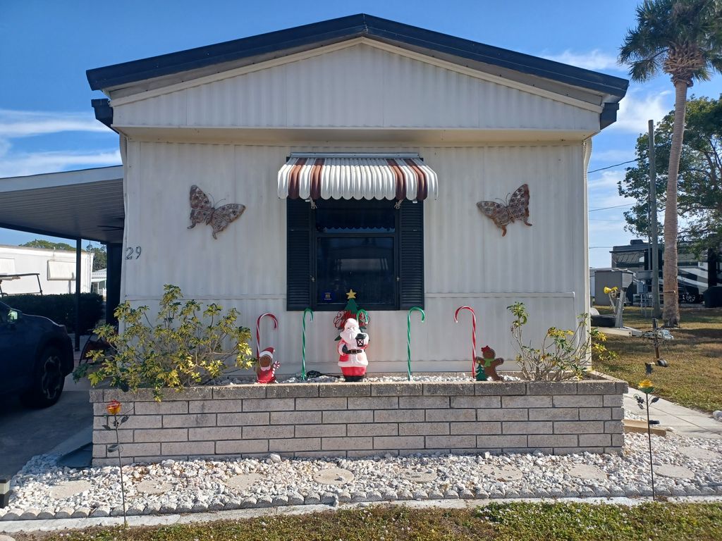 Photo of 29 Lakeview Dr, Palmetto, FL 34221 (MLS # 11622059)