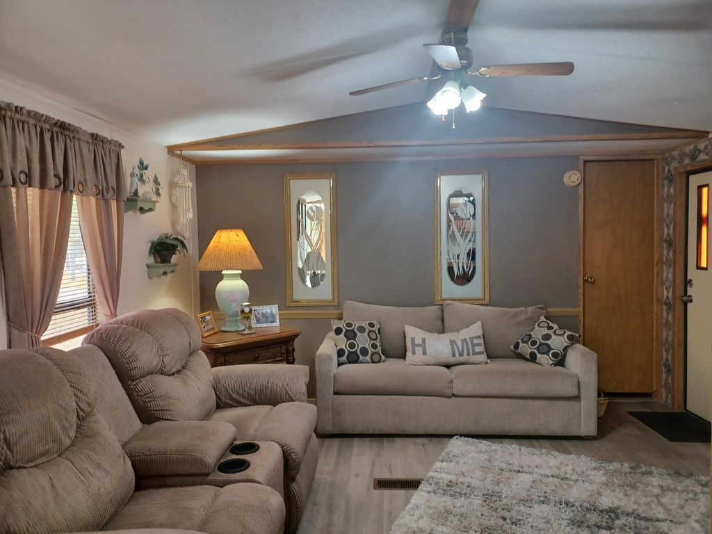 Photo of 29 Lakeview Dr, Palmetto, FL 34221 (MLS # 11622059)