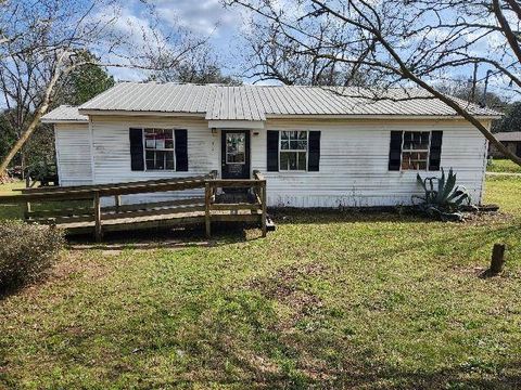 Photo of 271 Wilcox St, Monroeville, AL 36460 (MLS # 11666367)