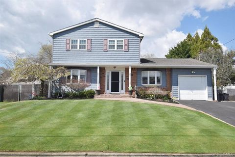 Photo of 32 Lagoon Place, East Islip, NY 11730 (MLS # 11726817)