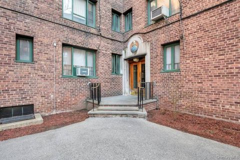 Photo of 1690 Metropolitan Avenue #1E, Bronx, NY 10462 (MLS # 11676442)