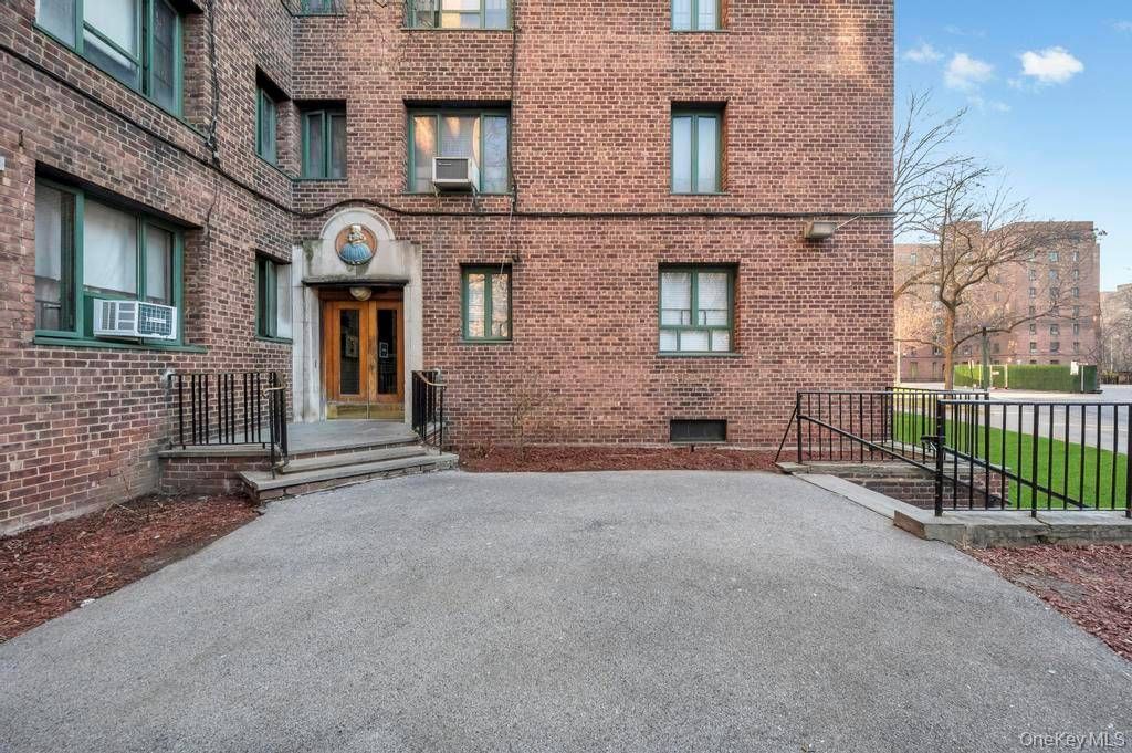Photo of 1690 Metropolitan Avenue #1E, Bronx, NY 10462 (MLS # 11676442)