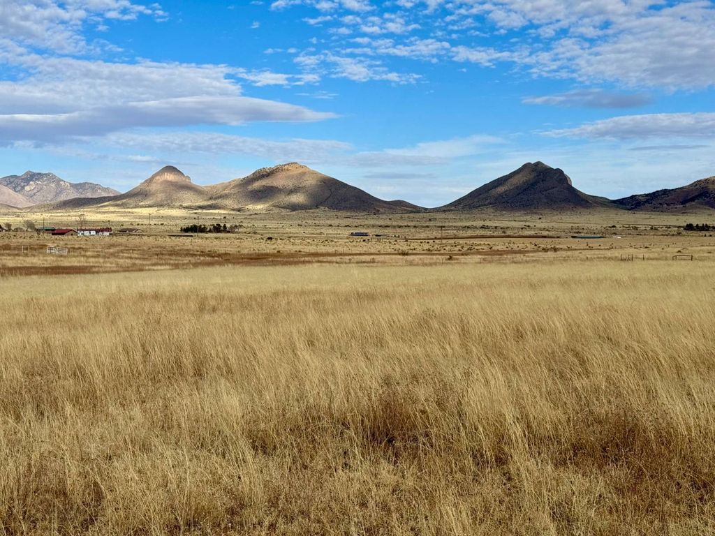 Photo of 20 Martha's Lane, Elgin, AZ 85611 (MLS # 11618588)