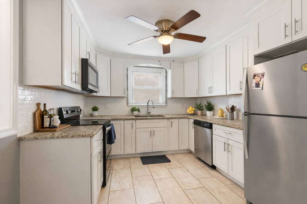 Photo of 4 cottage Avenue, Staten Island, NY 10308 (MLS # 11694272)