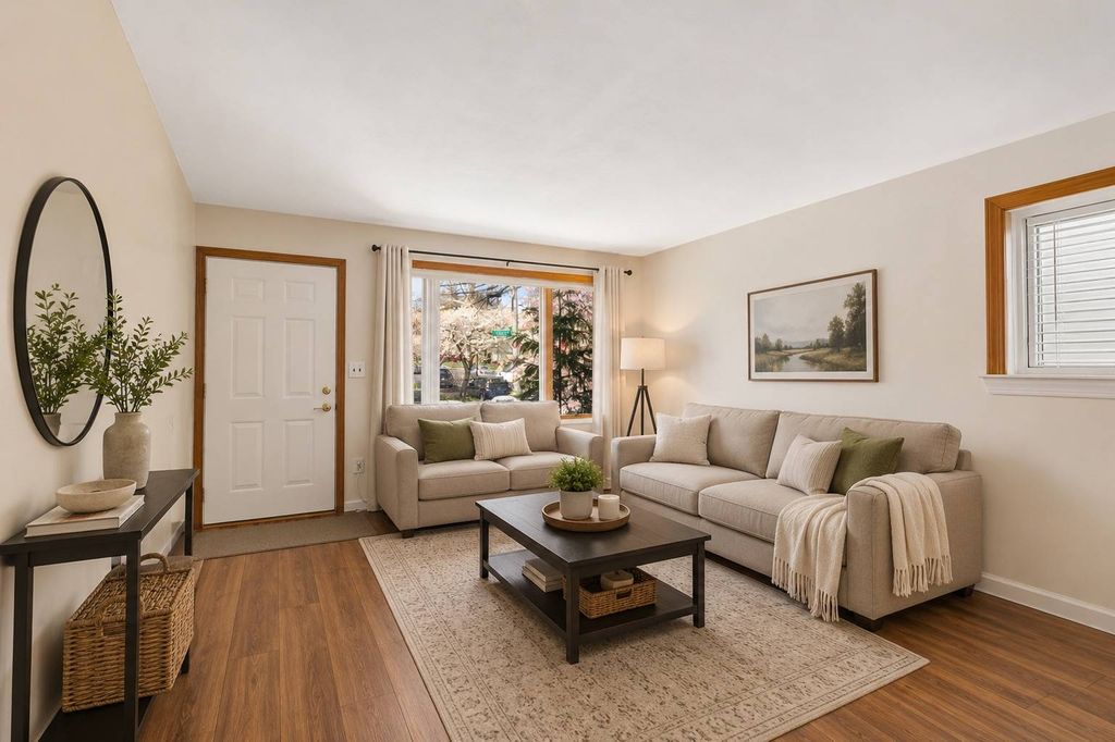 Photo of 4 cottage Avenue, Staten Island, NY 10308 (MLS # 11694272)