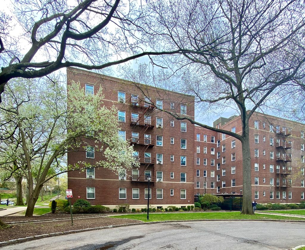 Photo of 1 Larchmont Acres #714D, Larchmont, NY 10538 (MLS # 11652507)