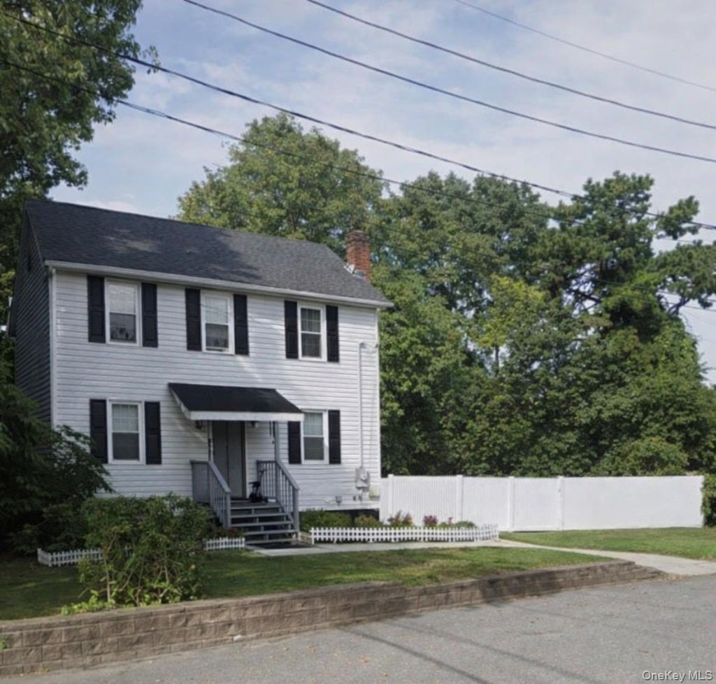 Photo of 589 Acorn Street, Deer Park, NY 11729 (MLS # 11678727)