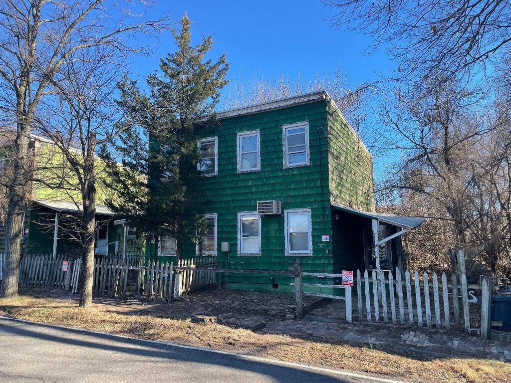 Photo of 81 Kreischer St, Staten Island, NY 10309 (MLS # 11611001)