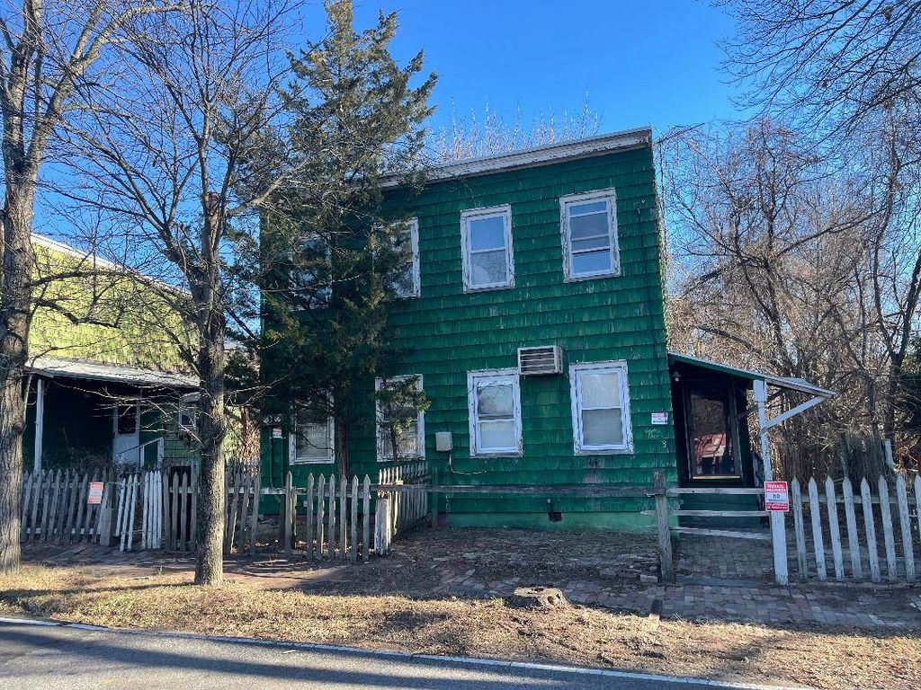 Photo of 81 Kreischer St, Staten Island, NY 10309 (MLS # 11611001)