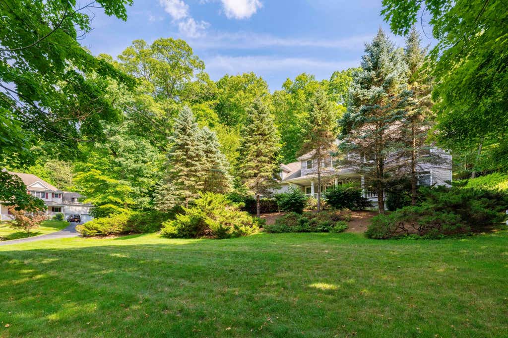 Photo of 170 Watch Hill Rd, Cortlandt Manor, NY 10567 (MLS # 11920633)