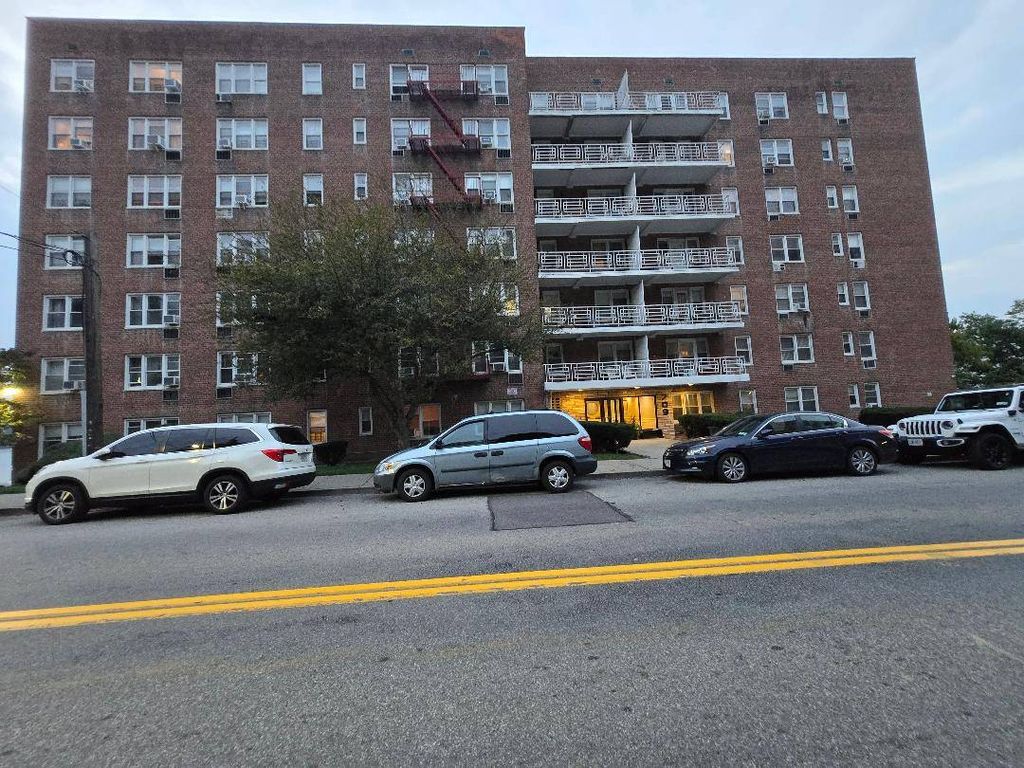 Photo of 709 Warburton Avenue #7G, Yonkers,, NY 10701 (MLS # 11741724)