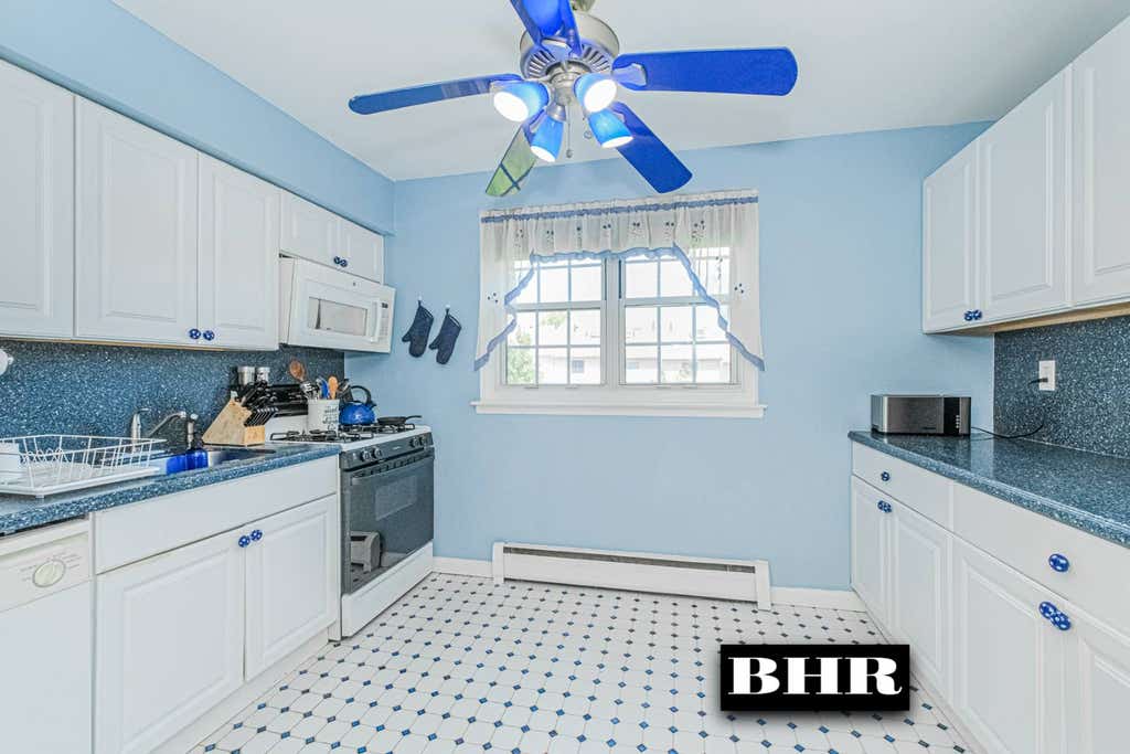 Photo of 412 Maryland Ave #2B, Staten Island, NY 10305 (MLS # 11791091)