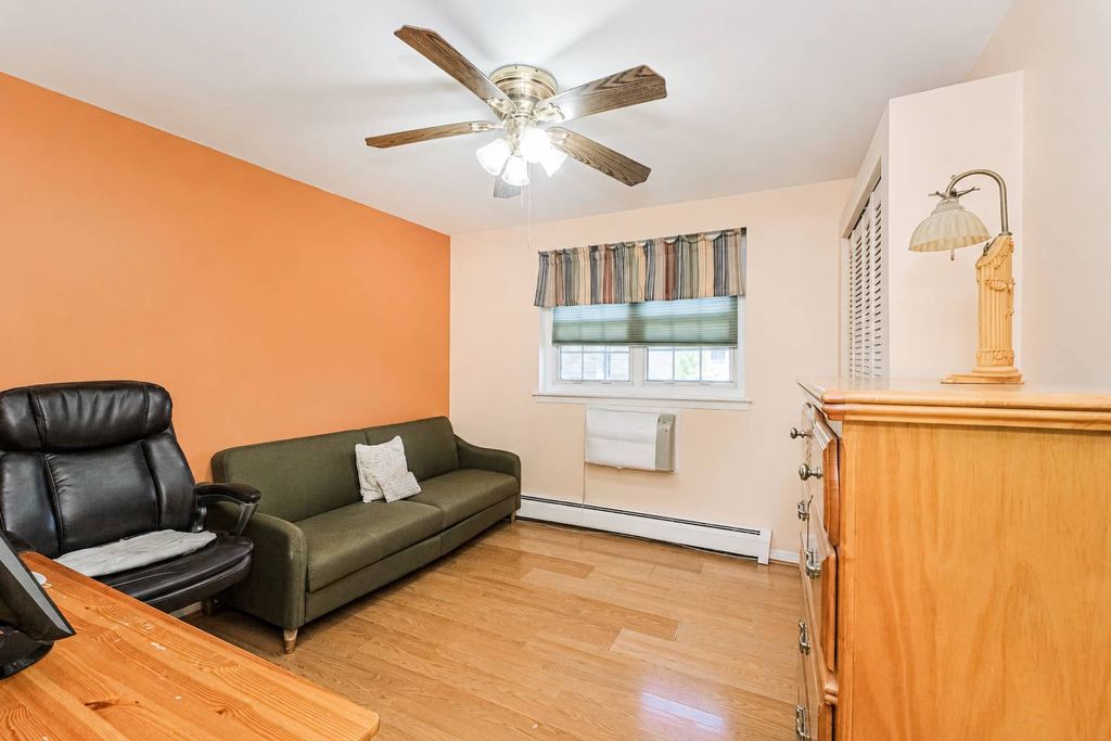 Photo of 412 Maryland Ave #2B, Staten Island, NY 10305 (MLS # 11791091)