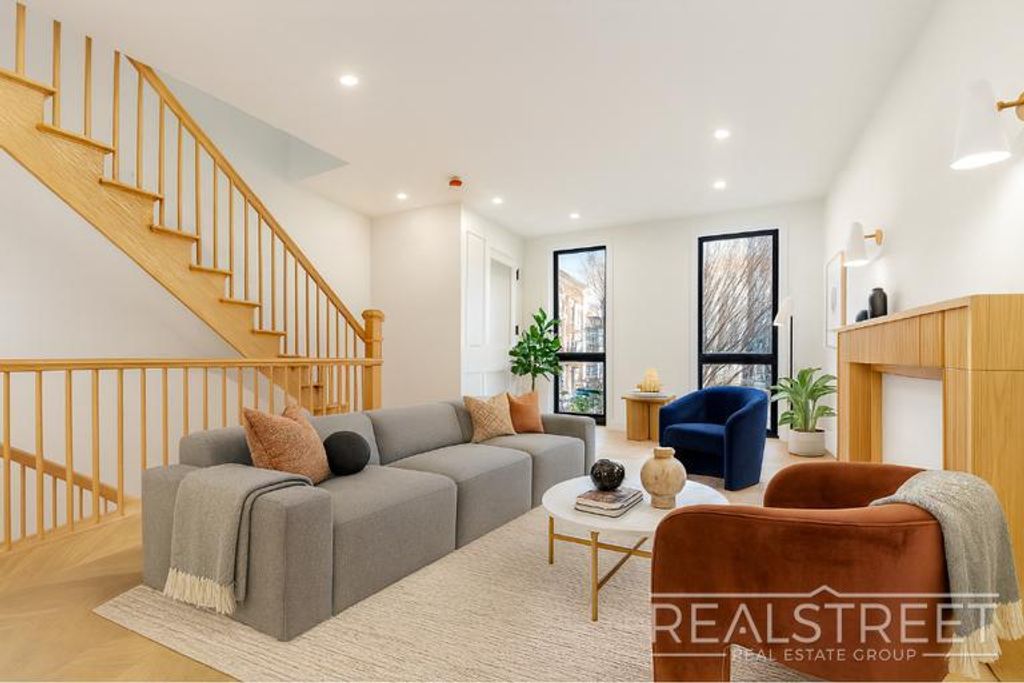 Photo of 33 Pilling Street #2, BROOKLYN, NY 11207 (MLS # 11611800)