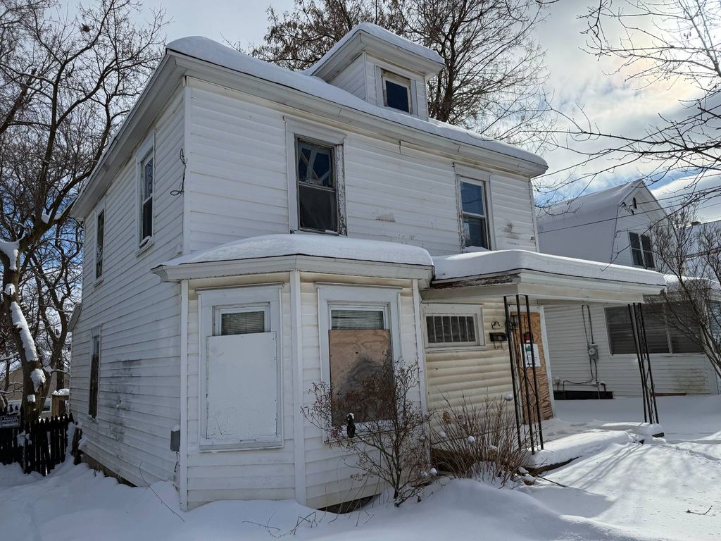 Photo of 154 Collingwood N Ave, Syracuse, NY 13206 (MLS # 11651774)