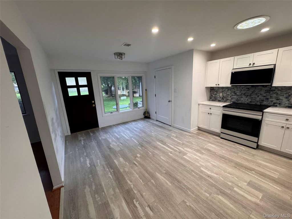 Photo of 20 Strathmore Gate Drive, Stony Brook, NY 11790 (MLS # 11931047)